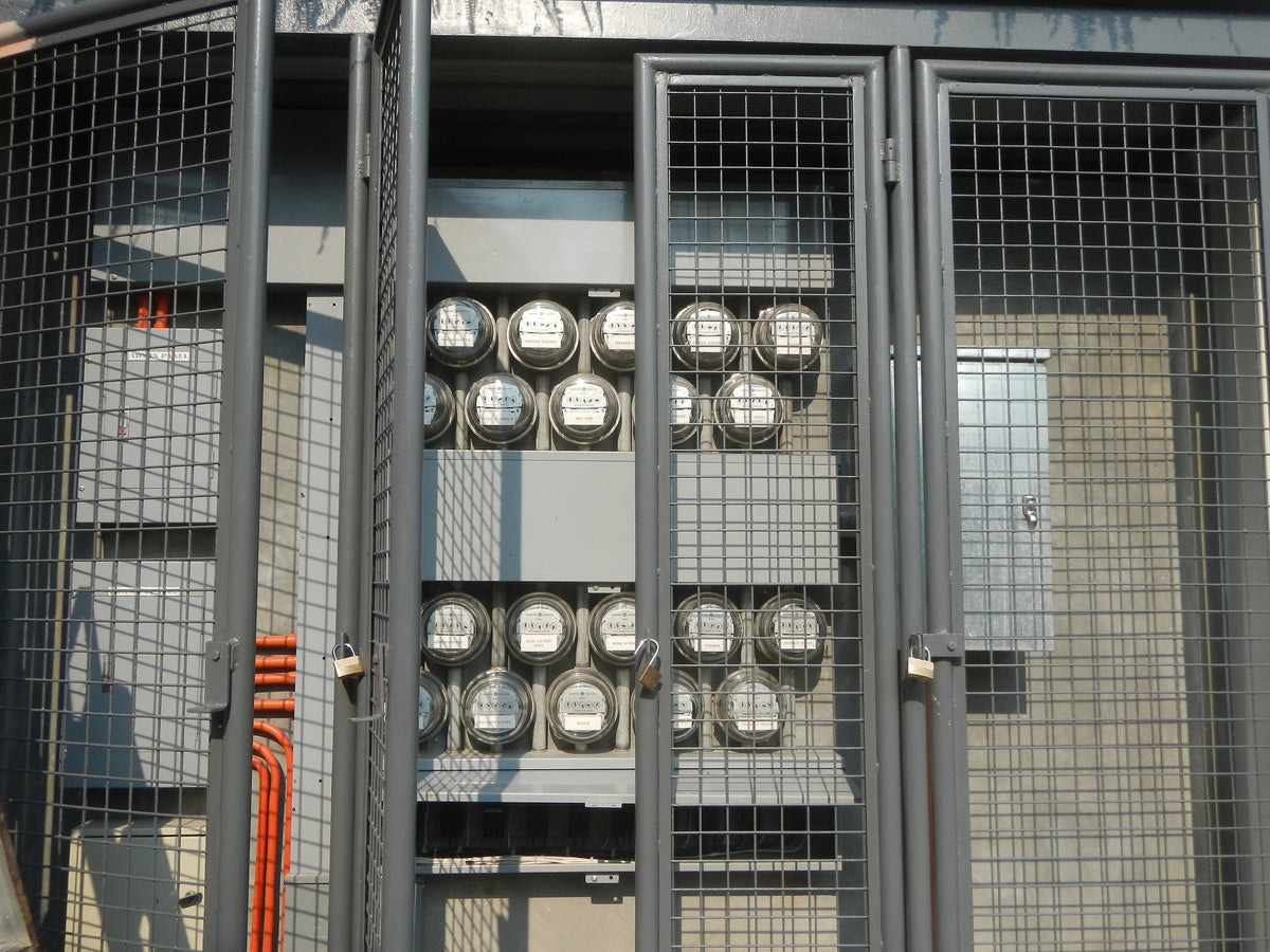 Armario con contadores de electricidad